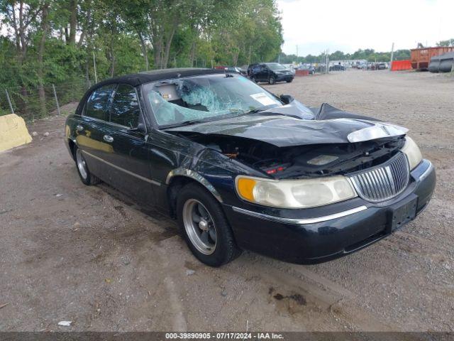  Salvage Lincoln Towncar