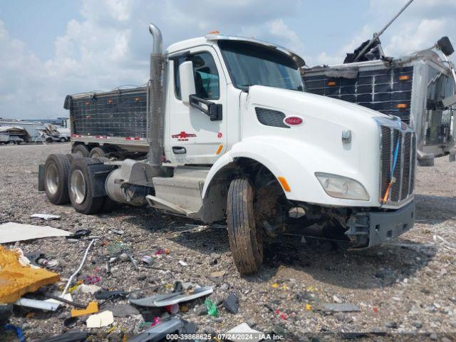  Salvage Peterbilt 579