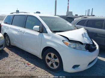  Salvage Toyota Sienna