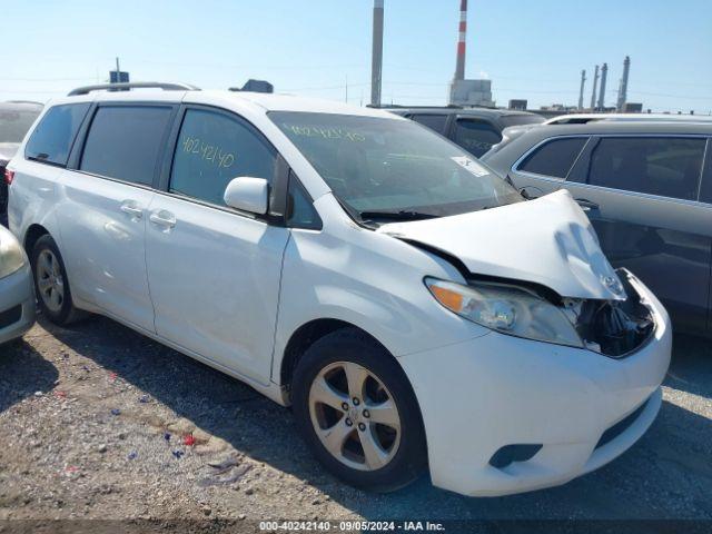  Salvage Toyota Sienna