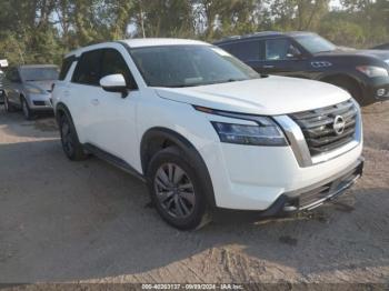  Salvage Nissan Pathfinder