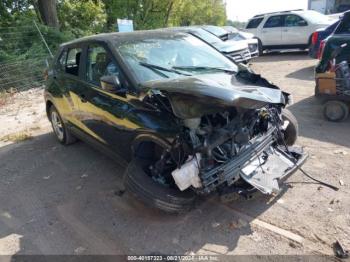  Salvage Nissan Kicks