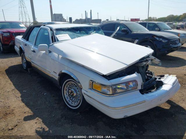  Salvage Lincoln Towncar