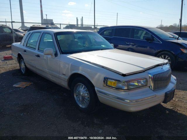  Salvage Lincoln Towncar