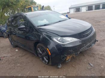  Salvage Chrysler Pacifica