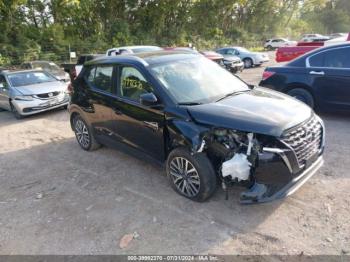  Salvage Nissan Kicks