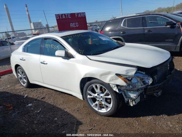  Salvage Nissan Maxima