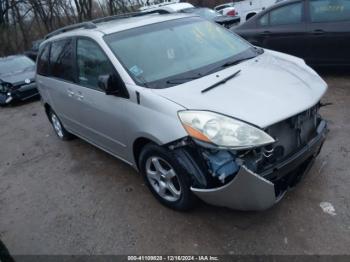  Salvage Toyota Sienna