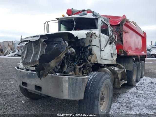  Salvage Peterbilt 348