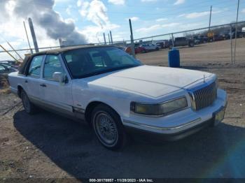  Salvage Lincoln Towncar