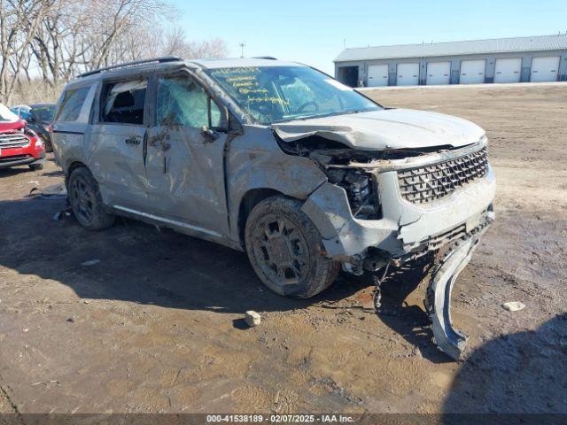  Salvage Kia Carnival