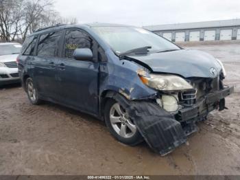  Salvage Toyota Sienna