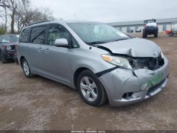  Salvage Toyota Sienna