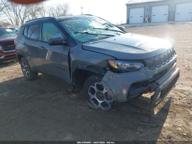  Salvage Jeep Compass