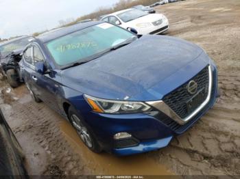  Salvage Nissan Altima