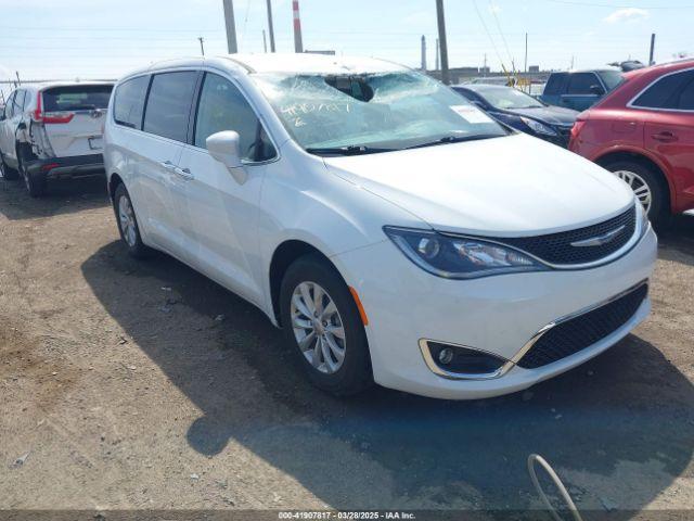  Salvage Chrysler Pacifica