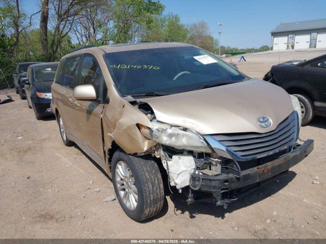  Salvage Toyota Sienna