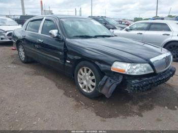  Salvage Lincoln Towncar