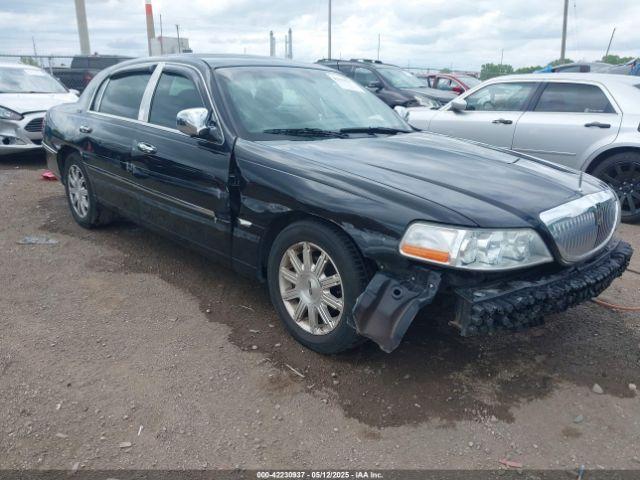  Salvage Lincoln Towncar