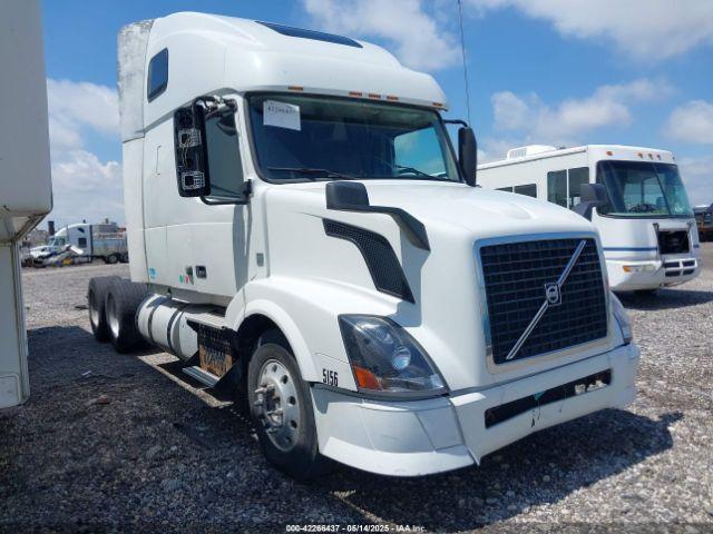  Salvage Volvo Vn