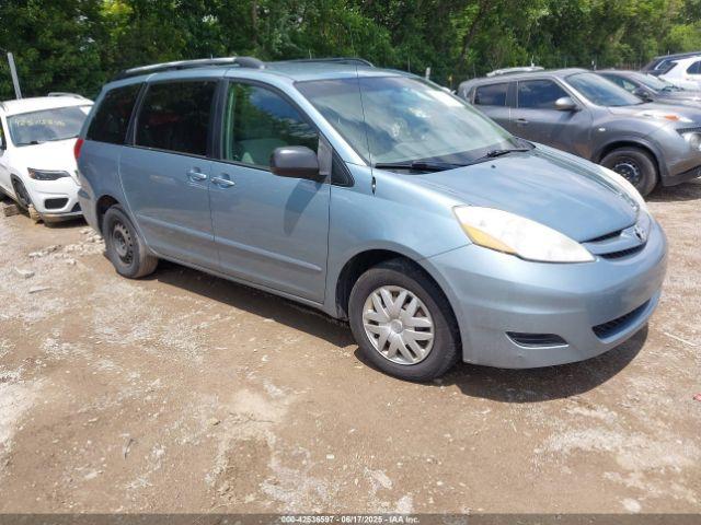  Salvage Toyota Sienna