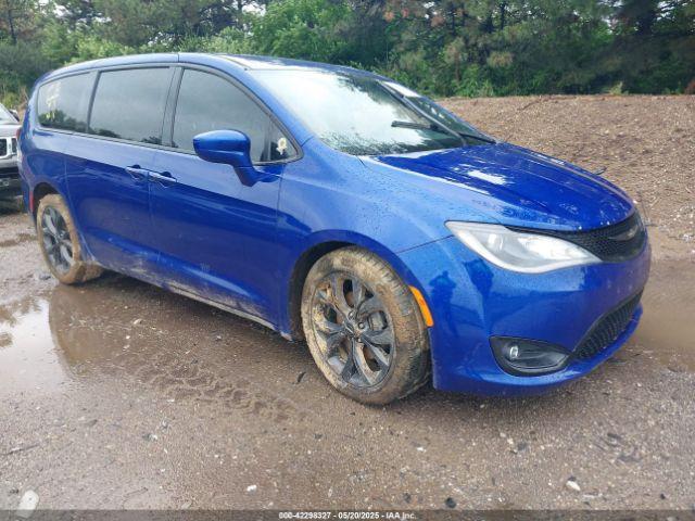  Salvage Chrysler Pacifica