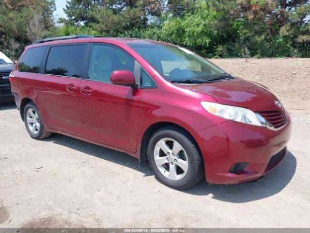  Salvage Toyota Sienna