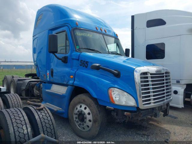  Salvage Freightliner Cascadia 125