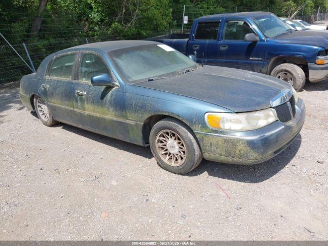  Salvage Lincoln Towncar