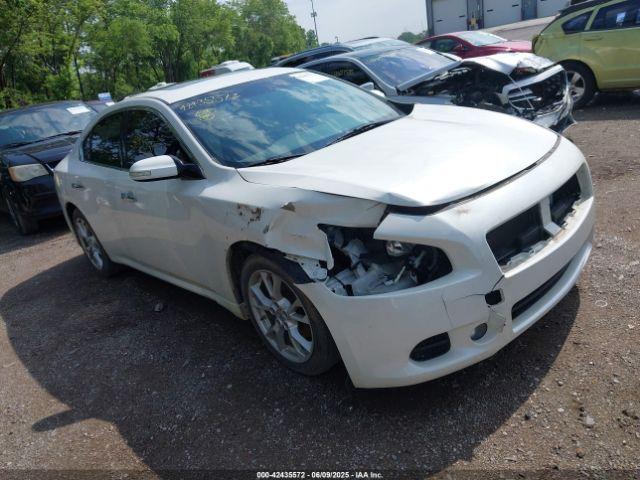  Salvage Nissan Maxima