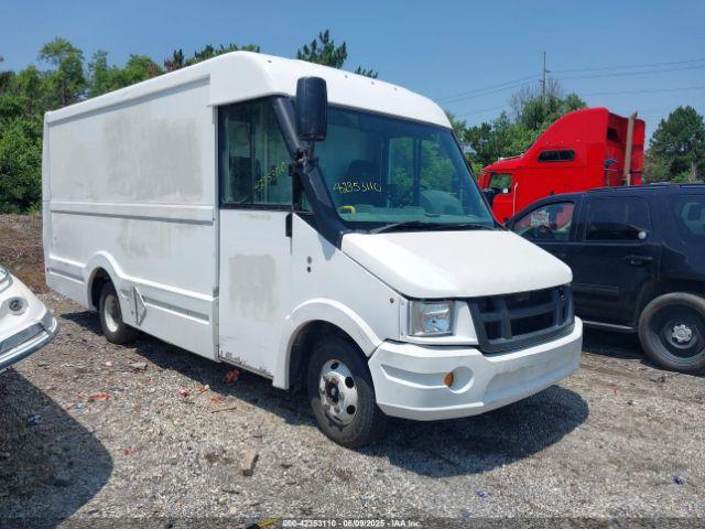 Salvage Isuzu Commercial Van