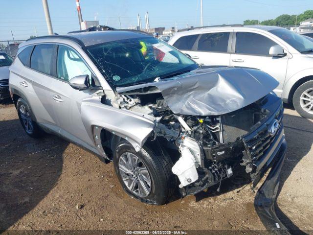  Salvage Hyundai TUCSON