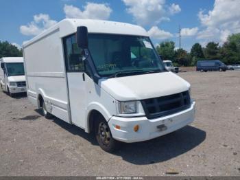  Salvage Isuzu Commercial Van