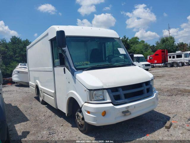 Salvage Isuzu Commercial Van
