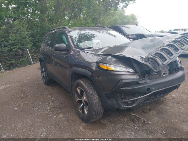  Salvage Jeep Cherokee
