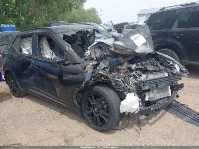  Salvage Nissan Kicks