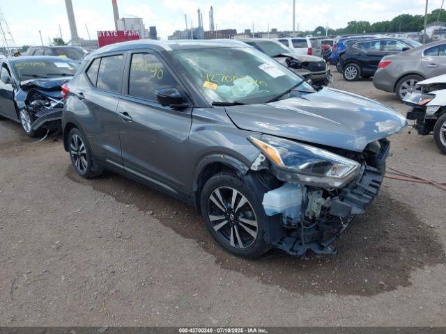  Salvage Nissan Kicks