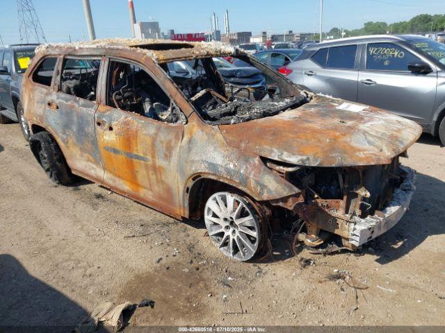  Salvage Toyota Highlander