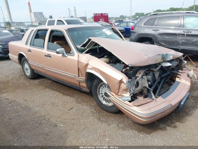  Salvage Lincoln Towncar