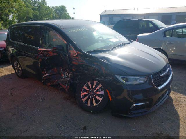  Salvage Chrysler Pacifica