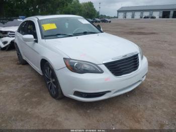  Salvage Chrysler 200