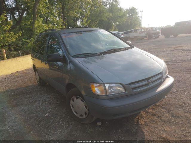  Salvage Toyota Sienna