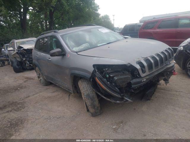  Salvage Jeep Cherokee