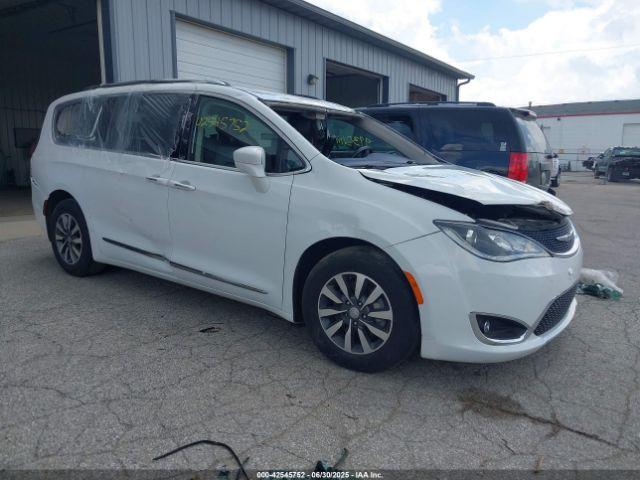  Salvage Chrysler Pacifica