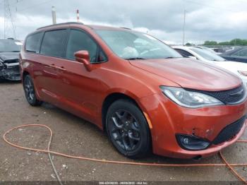  Salvage Chrysler Pacifica