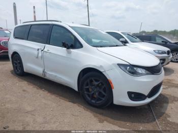  Salvage Chrysler Pacifica