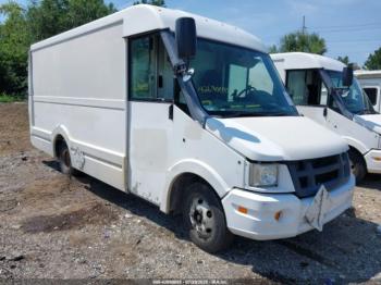  Salvage Isuzu Commercial Van