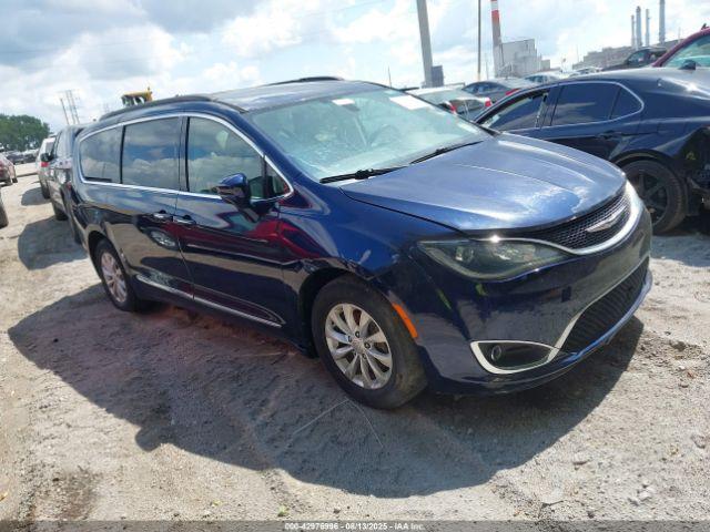  Salvage Chrysler Pacifica