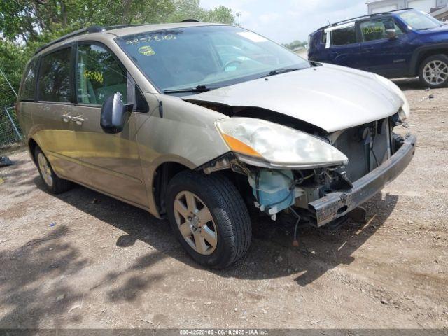  Salvage Toyota Sienna