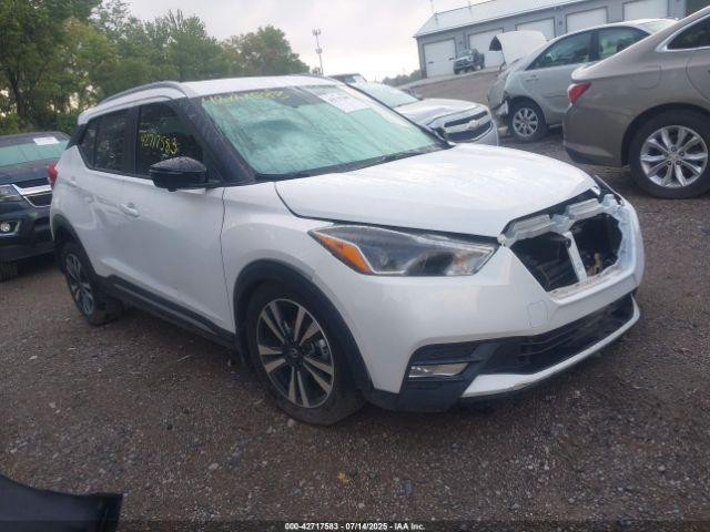  Salvage Nissan Kicks
